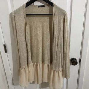 ❗️Never Worn❗️Cream cardigan with ruffled edge